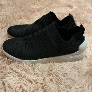 Super cute black boutique tennis shoes